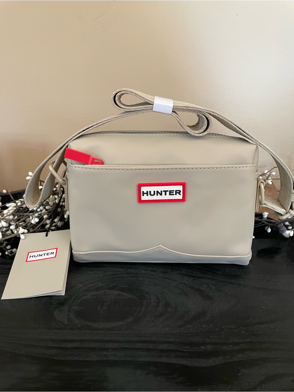 NWT Hunter Women's Beige Water Resistant Crossbody Bag 9”x6.5”